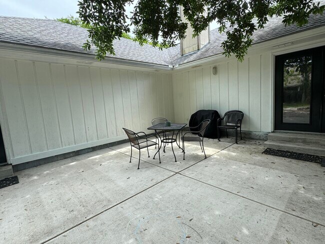 Building Photo - 220 Wynnehaven Beach Rd