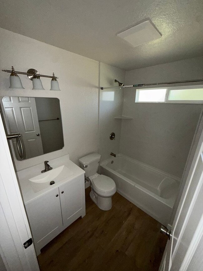 Building Photo - 3 Bed| 2 Bath | 864 SF | Private Driveway | Single Story | Tenant pays $175 monthly for WS&G