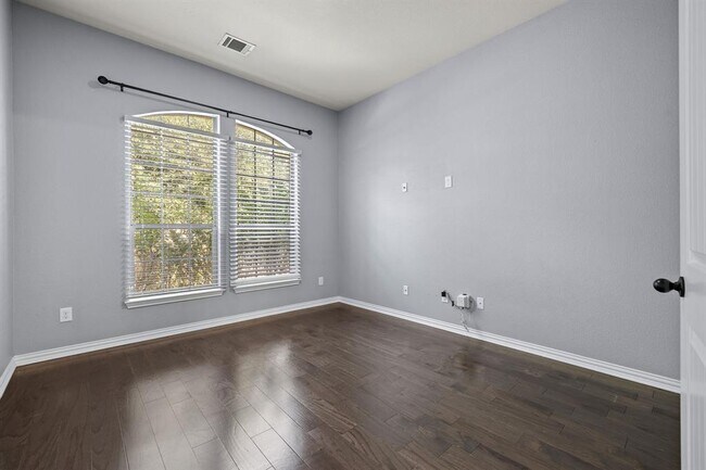 Building Photo - 2012 Santa barbara Ct