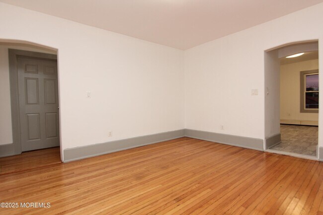 Building Photo - 142 Morris Ave