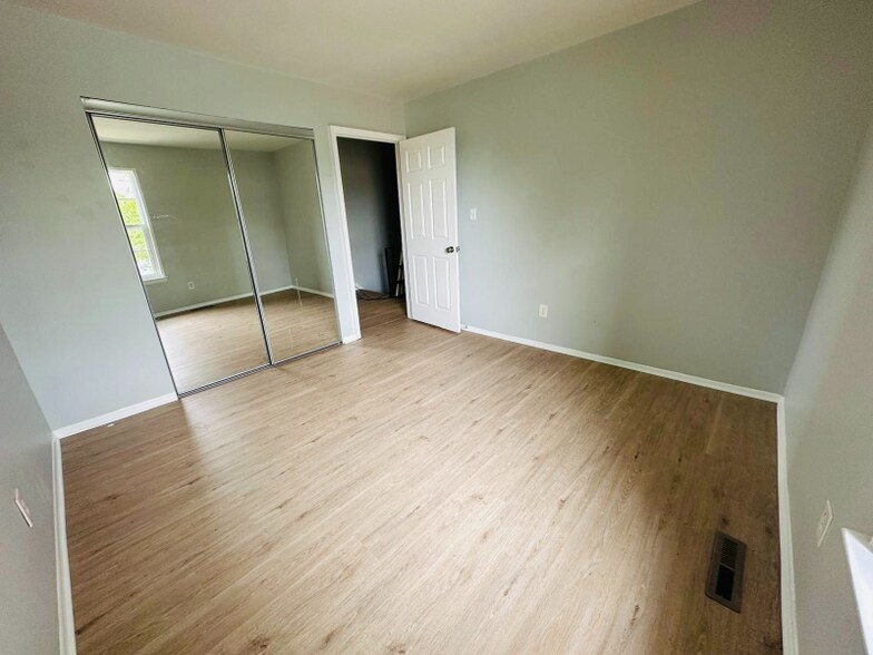 Building Photo - 1433 Harford Square Dr