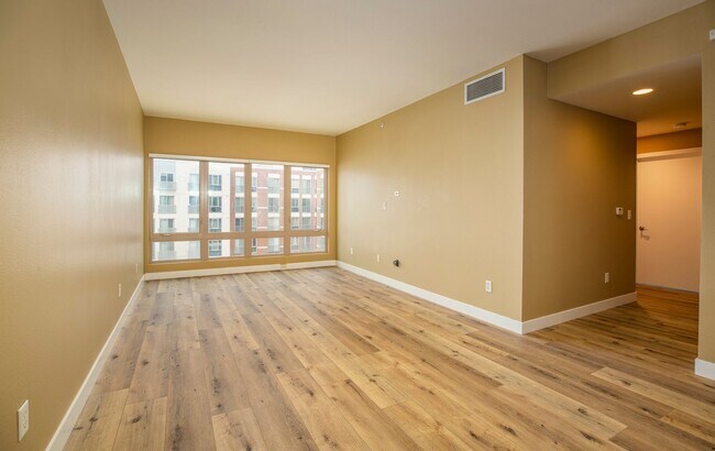 Building Photo - Stylish & Spacious Courtyard-Facing Condo in the Heart of Gaslamp