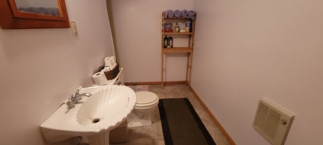 Building Photo - Fully Furnished 3 Bedroom House