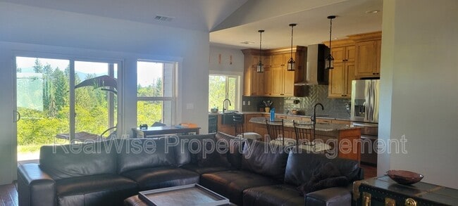 Building Photo - 235 Needlewood Dr