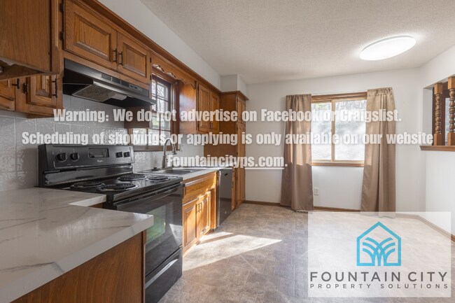 Building Photo - 807 Laurel Ave