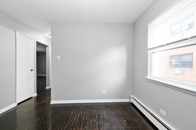 Interior Photo - 7818-7820 South Shore Drive