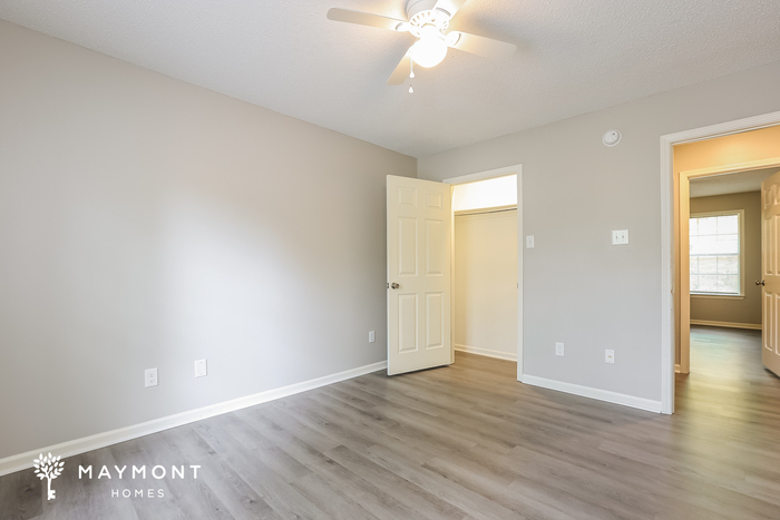 Building Photo - 11 Foxgrove Ln