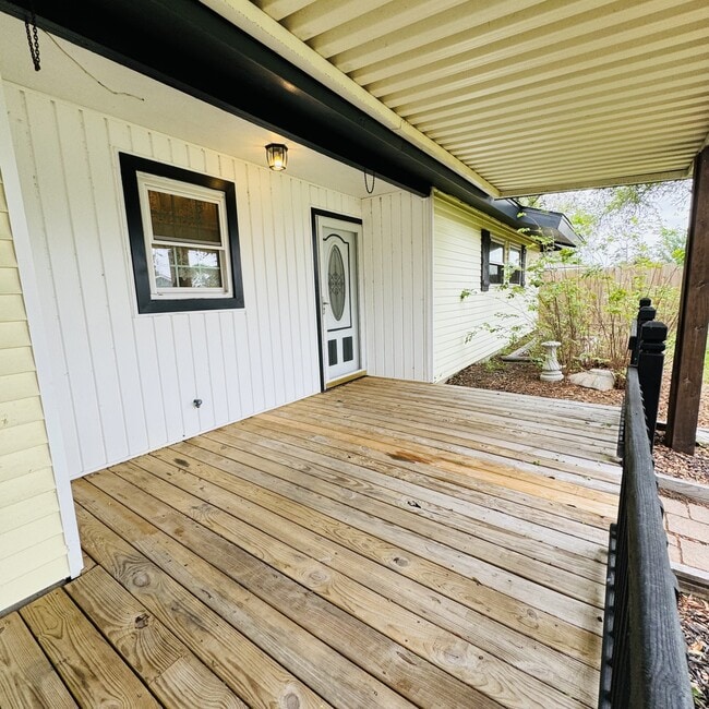 Building Photo - 306 Landry Dr
