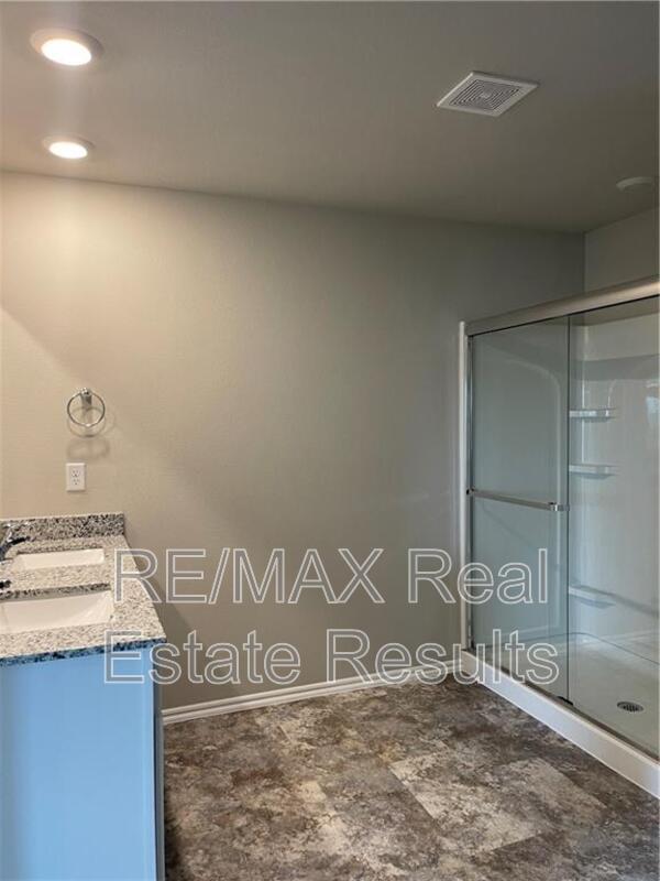Building Photo - 806 Comanche Dr