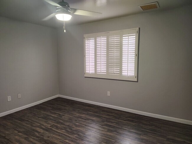 Building Photo - 9047 N Sanguine Dr