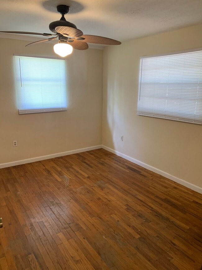 Building Photo - House with big yard close to airport