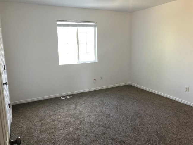 Building Photo - 377 E Newsome Park Ln