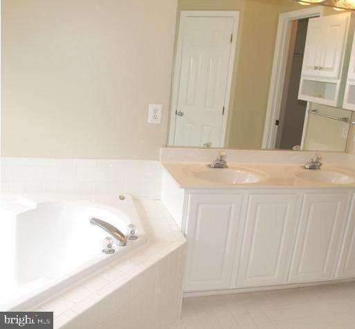 Building Photo - 21079 Alberta Terrace