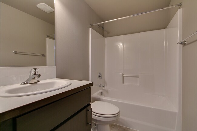 Building Photo - 2bdrm/1bthrm Tiny House  ~ Landscaping Included!
