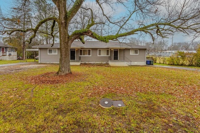 Primary Photo - Freshly Updated 2 Bed 1 Bath in East Brain...