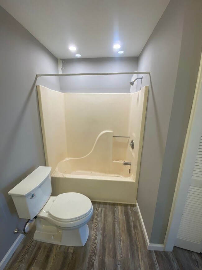 Building Photo - 2 Bedroom Rental in Emmaus!