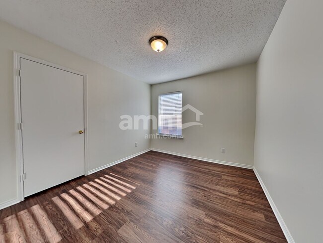 Building Photo - 2708 Emerald Ln