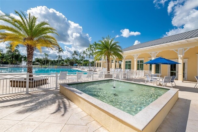 Building Photo - 367 NE 35th Ave