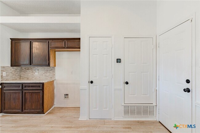 Building Photo - 3081 Colorado Dr