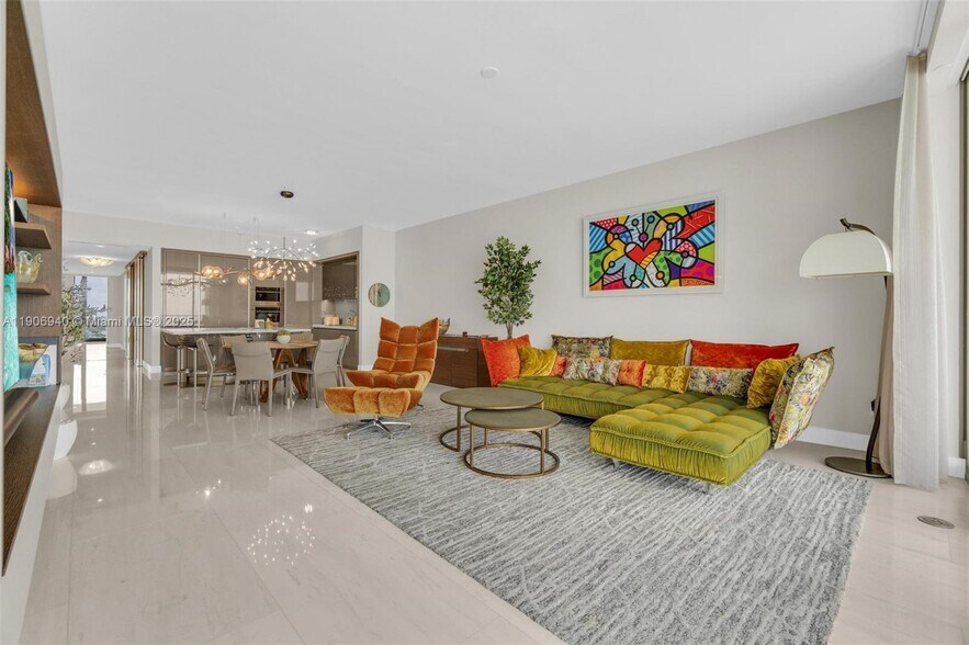 Building Photo - 18975 Collins Ave