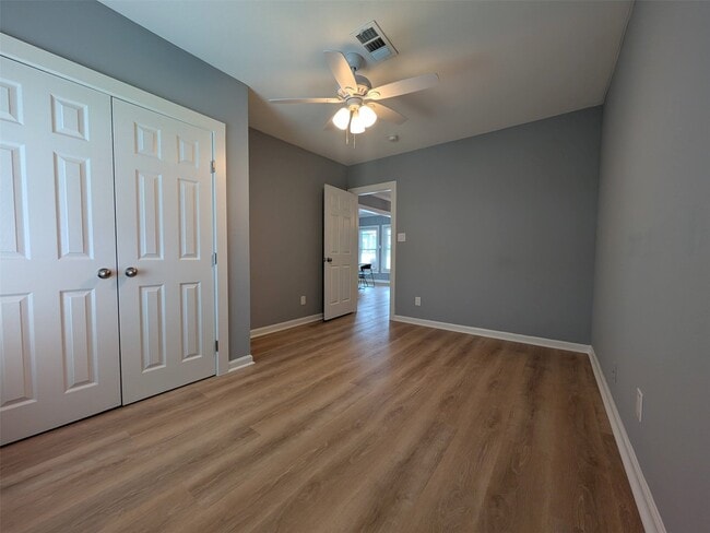 Building Photo - 1112 Ave M 1/2