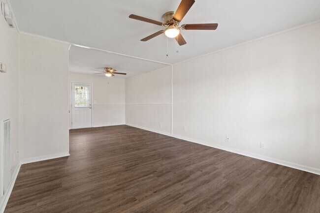 Building Photo - 685 Artic Ave