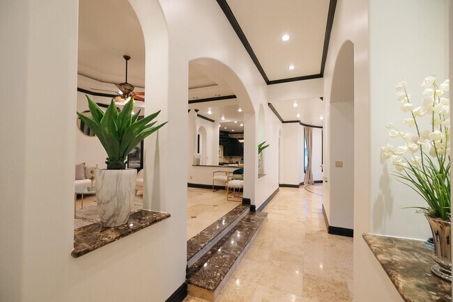 Building Photo - 302 Lake Clark Ct