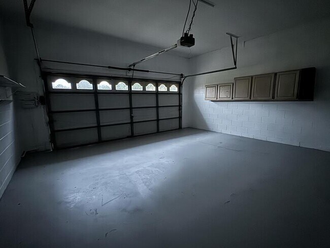 Building Photo - 664 Wyckliffe Pl