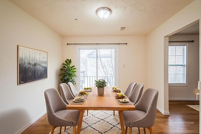 Building Photo - Spacious Townhome with 2 assigned parking spots