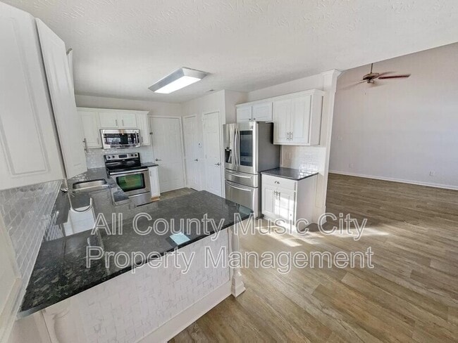 Building Photo - 1945 Stoney Meadow Dr