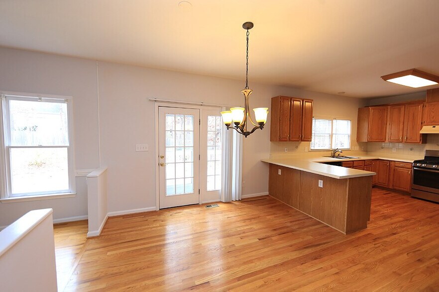 Building Photo - 110 Covington Square Dr
