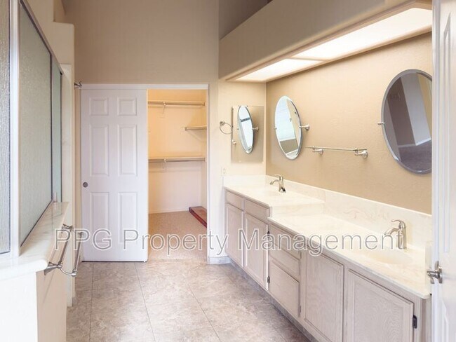 Building Photo - 5517 W Aster Dr