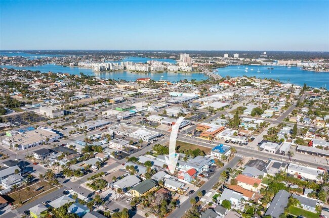 Building Photo - 553 72nd Ave