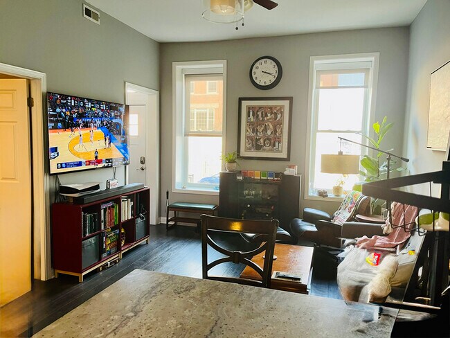 Building Photo - 1300 N Greenview Ave