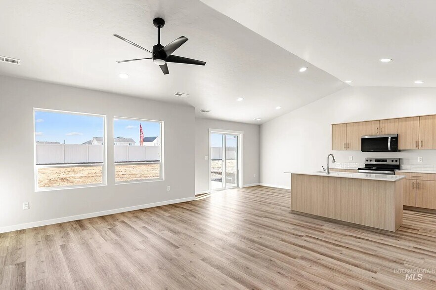 Building Photo - 3831 W Piscina Dr