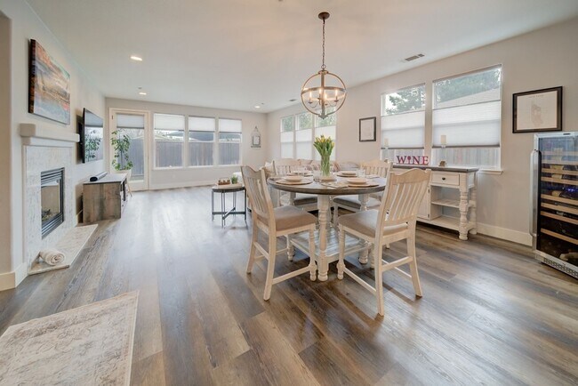 Building Photo - Modern Elegance in the Heart of North Napa