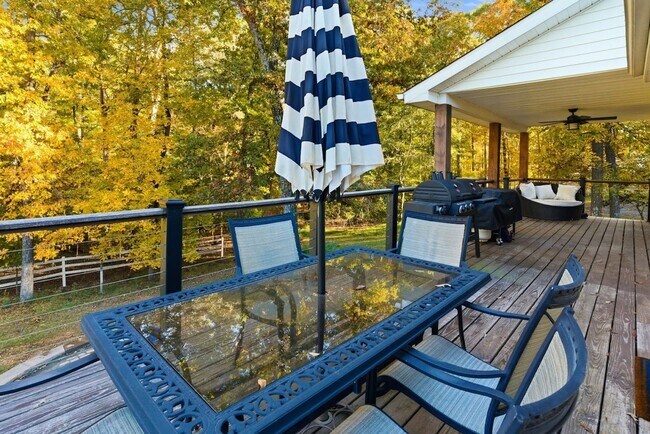 Building Photo - Furnished Home on KY Lake