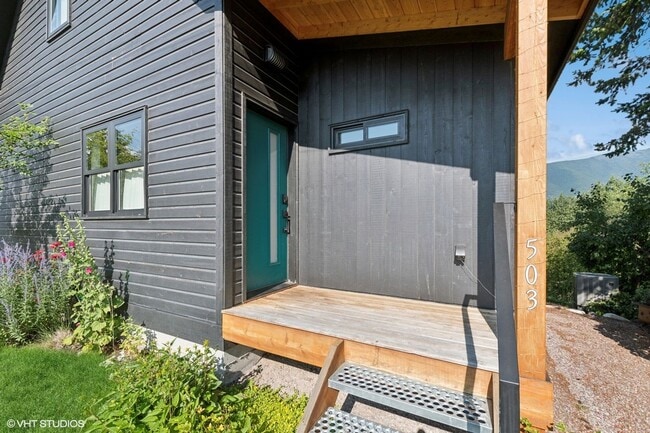 Building Photo - Furnished 2 Bed 2 Bath Columbia Falls Home