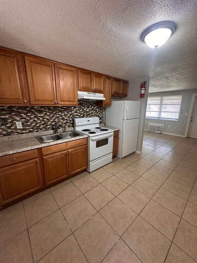 Building Photo - $500 off move in special 2 bedroom 1 bath ...