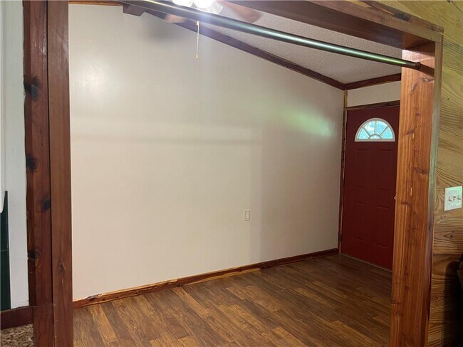 Building Photo - 325 White Oak Pl