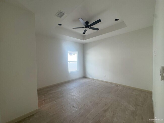 Building Photo - 1303 Rosewood Ln
