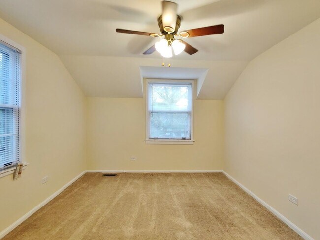 Building Photo - 1520 Chippewa Dr