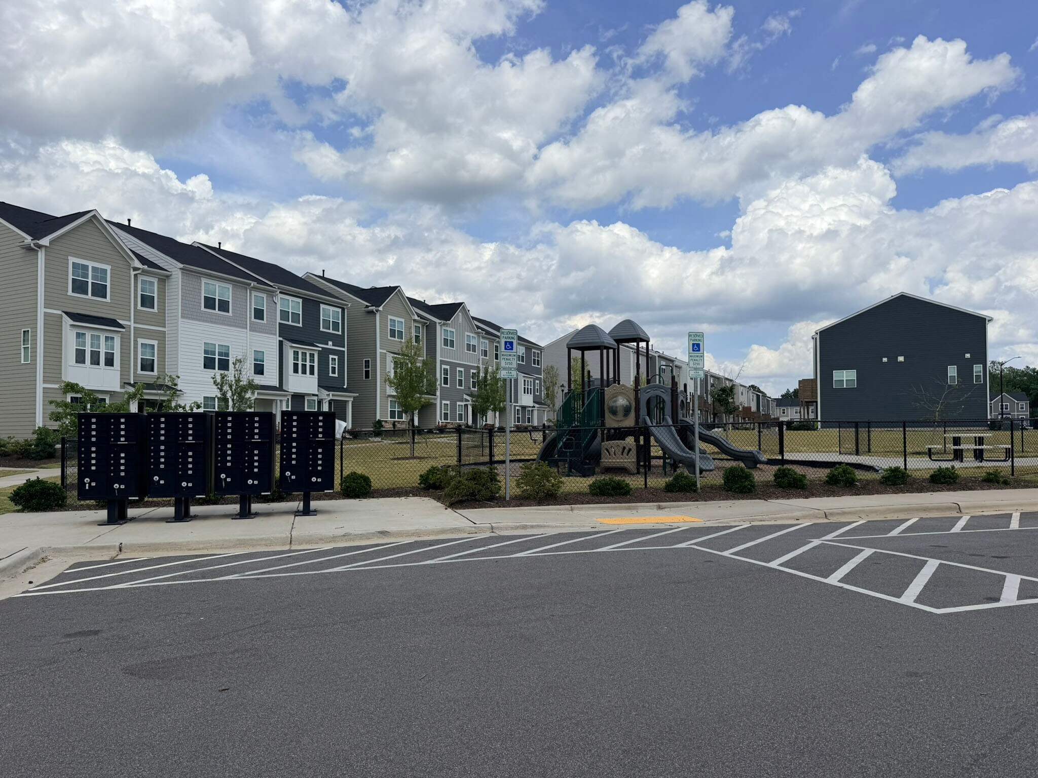 Building Photo - 3018 Brellon Ln