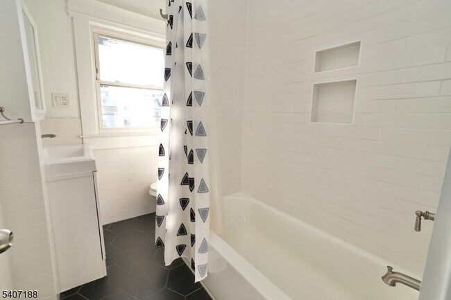 Building Photo - 1 Bell St