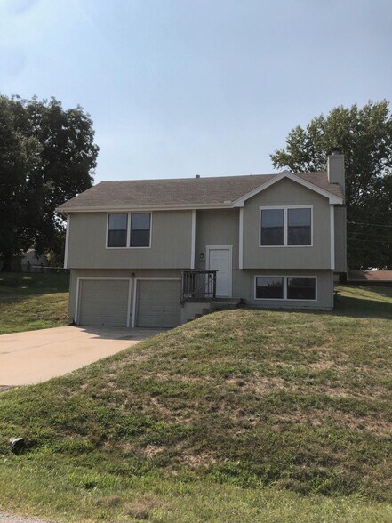 Building Photo - 3314 N Tracy Ave