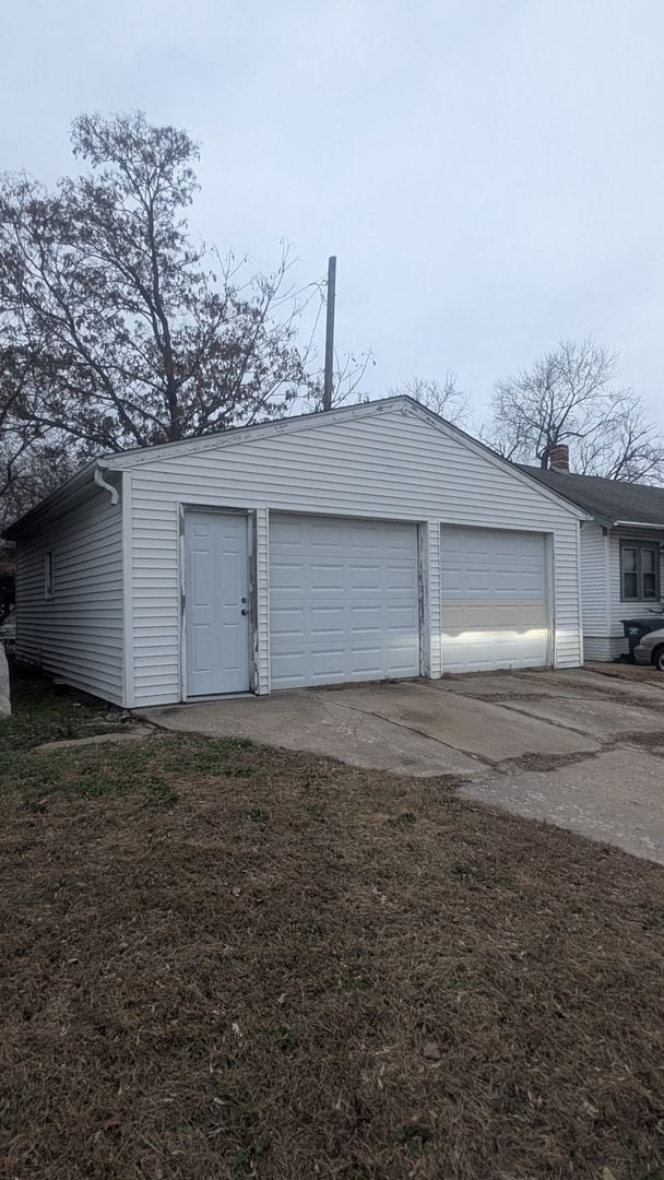 Building Photo - Spacious 3 Bedroom, 2-Bathroom Duplex - Pet Friendly - Section 8 Welcome!