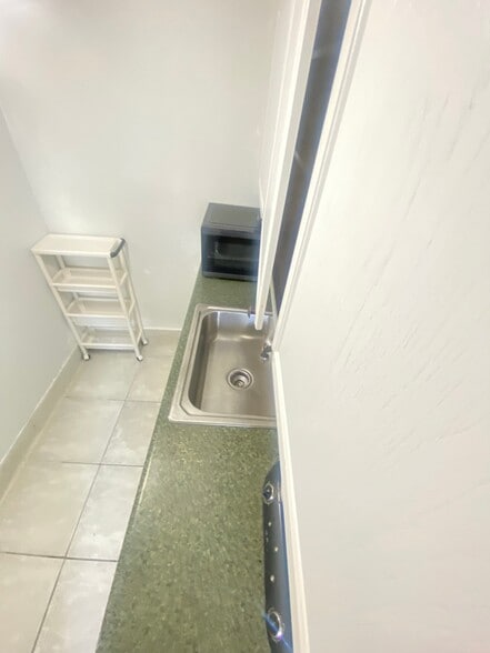 Building Photo - 7121 Taft St