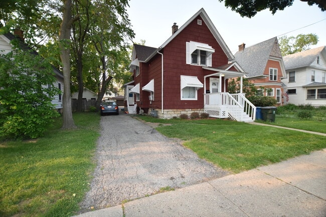 Building Photo - 338 Marion Ave