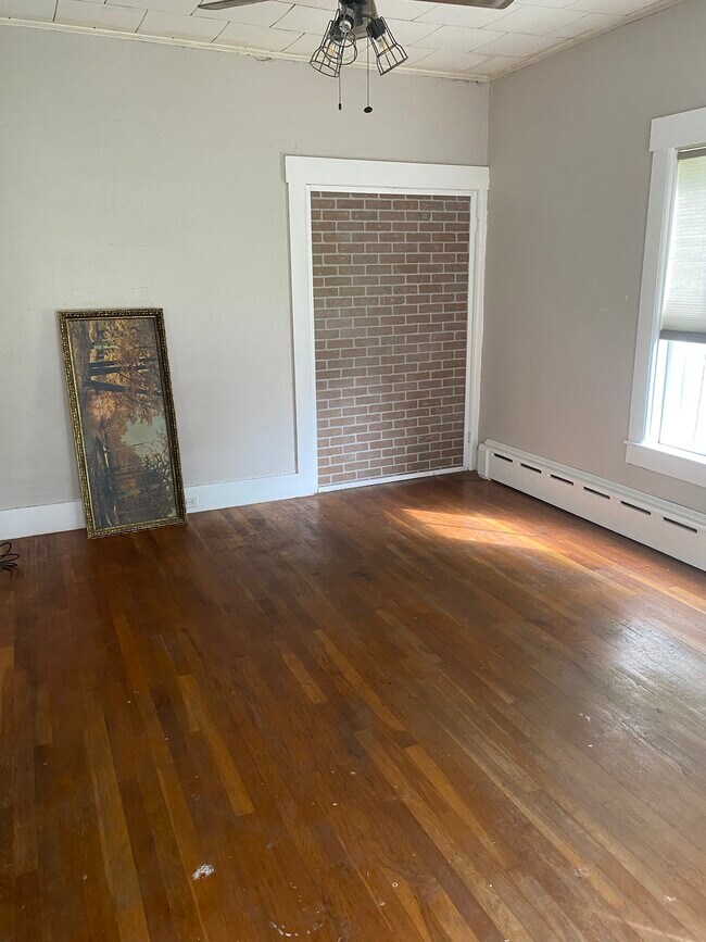 Building Photo - 77 W Main St