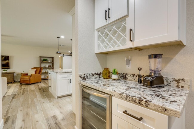 Building Photo - 10320 W Sierra Dawn Dr